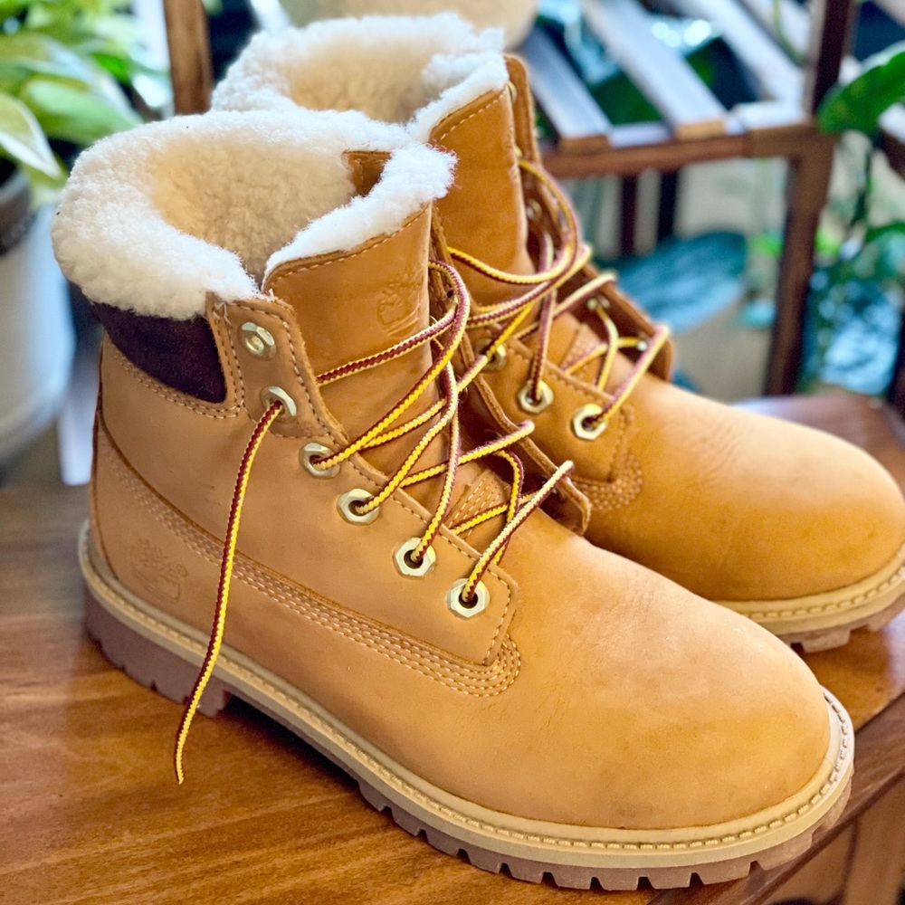 Timberland boots women’s 7 or youth 4.5 size EU 37